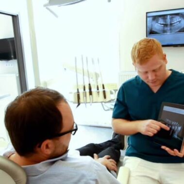 Dr. Nagy Róbert páciensével