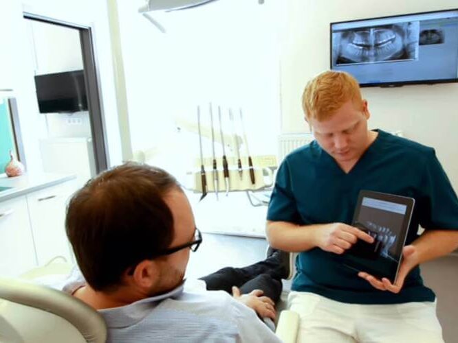 Dr. Nagy Róbert páciensével