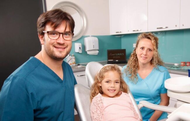 Dr. Steinhof Péter Márton és fiatal páciense