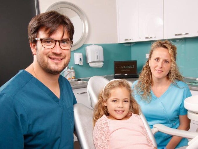 Dr. Steinhof Péter Márton és fiatal páciense