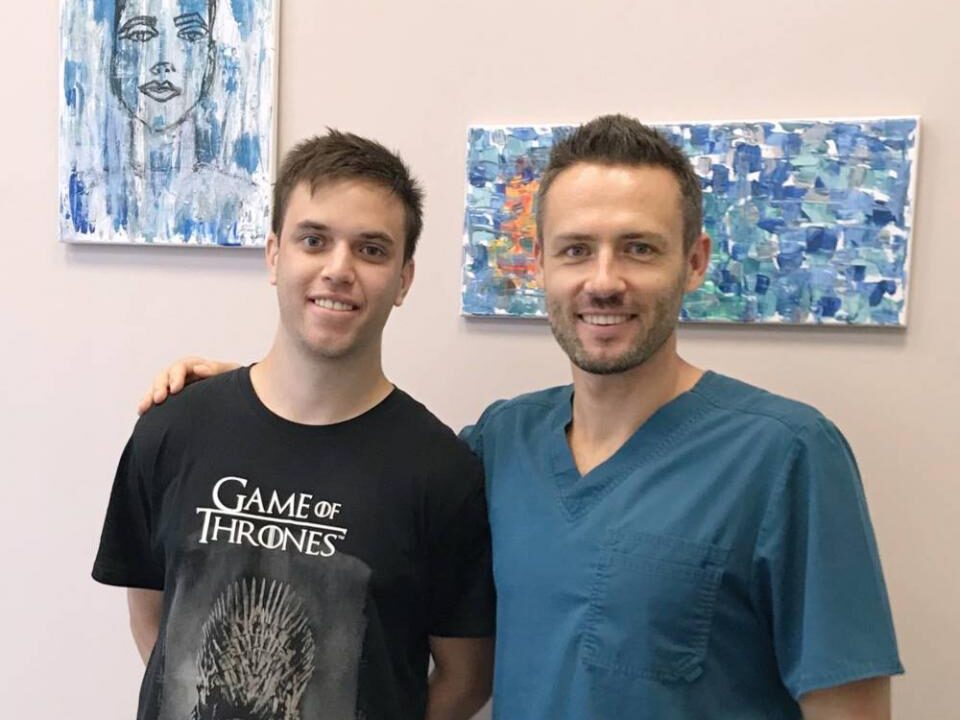 Dr. Ruszin Tamásegy pácienssel, sikeres kezelés után