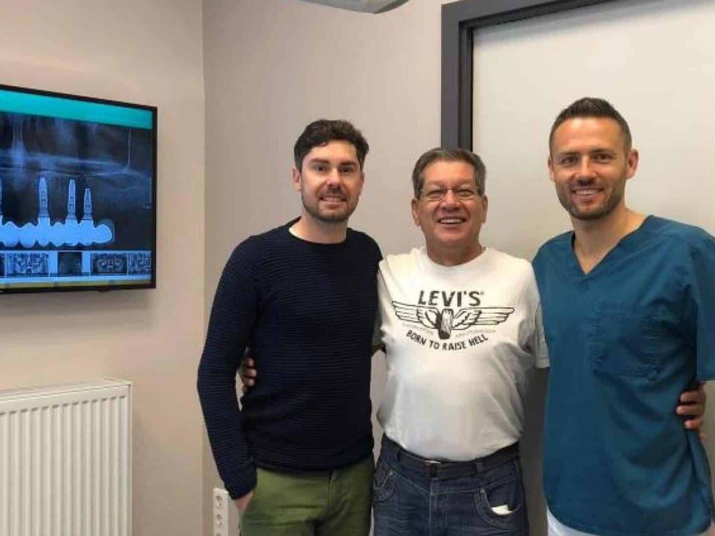 Dr. Ruszin Tamás és Jean Baptise Andre pácienseinkkel egy sikeres kezelést követően