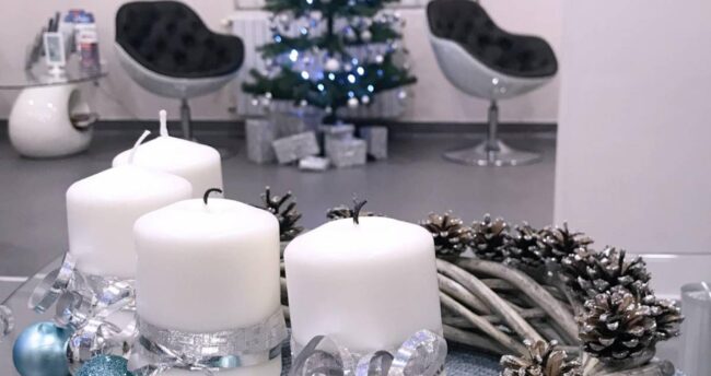 Karácsonyi díszben a fogorvosi rendelő.