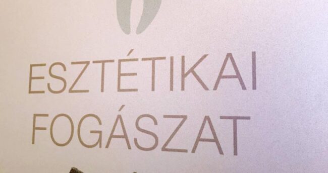 Esztétikai fogászat bejárati ajtaja